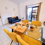 Diadas Apartment *