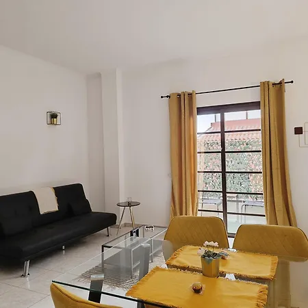 Diadas Apartment *