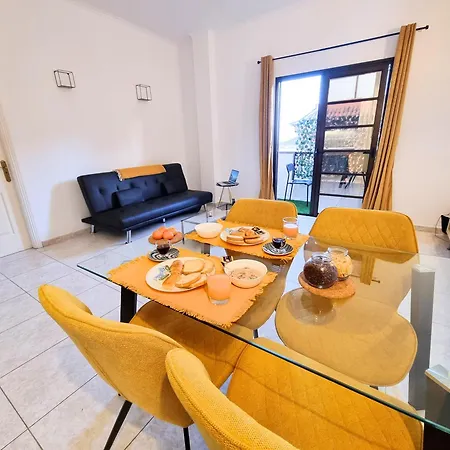 Diadas Apartment *