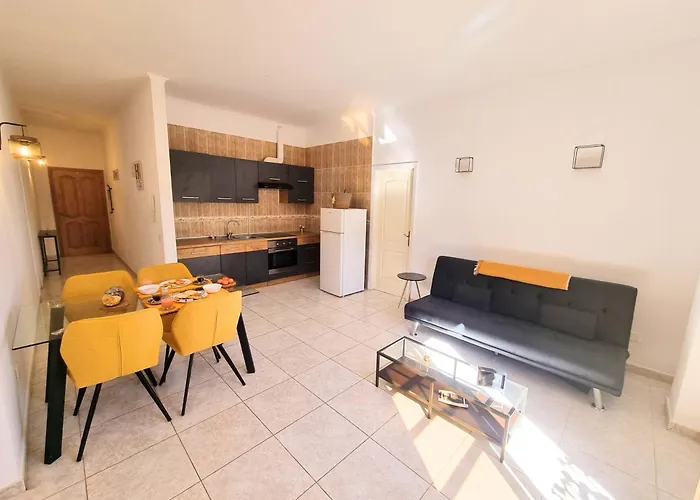 Diadas Apartment